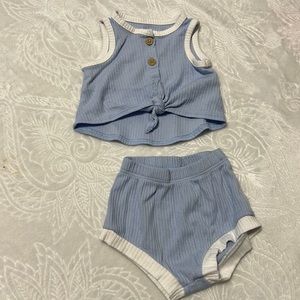 Infant 0-3 month matching set.